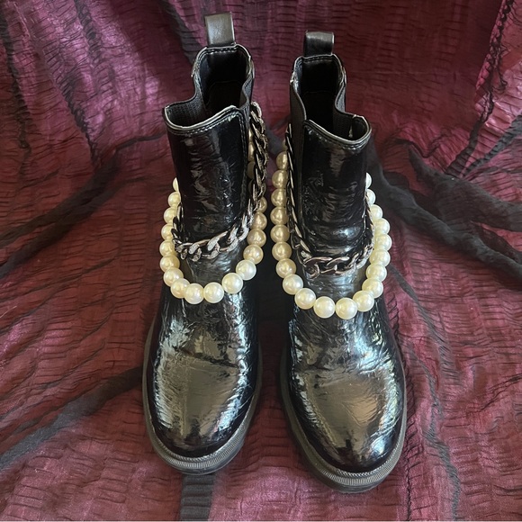 Betsey Johnson Lug Sole Patent Boots with Chain and Pearl Detail - Size 6.5 - Picture 5 of 10